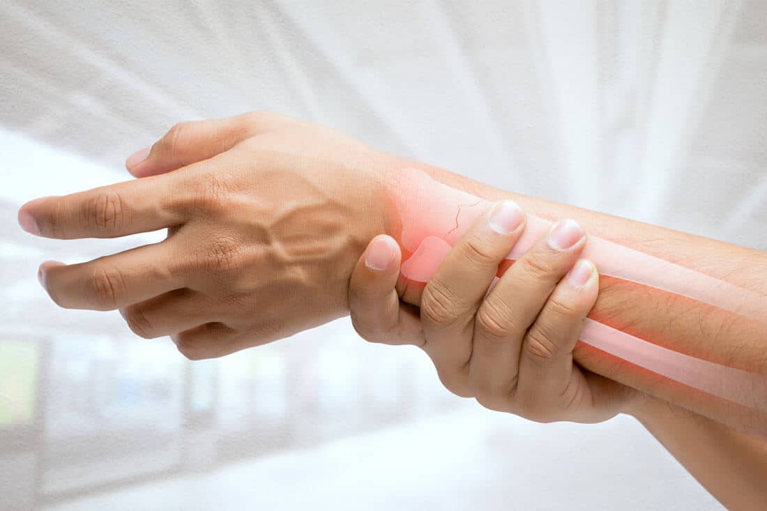 Osteoporosis Síntomas y tratamiento Clínica Santiago